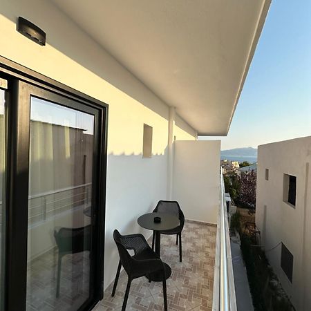 Io'S Apartments Sarandë Eksteriør bilde