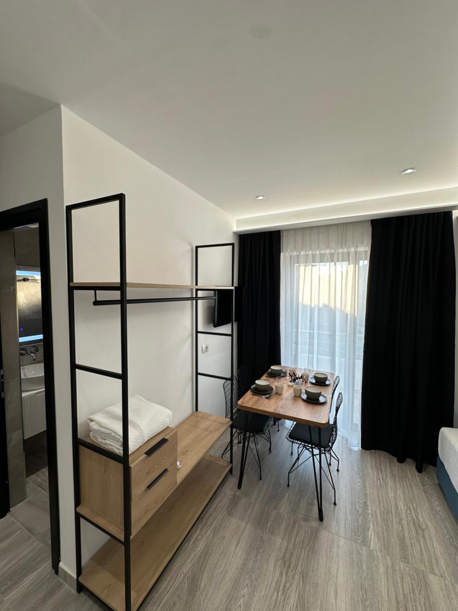 Io'S Apartments Sarandë Eksteriør bilde