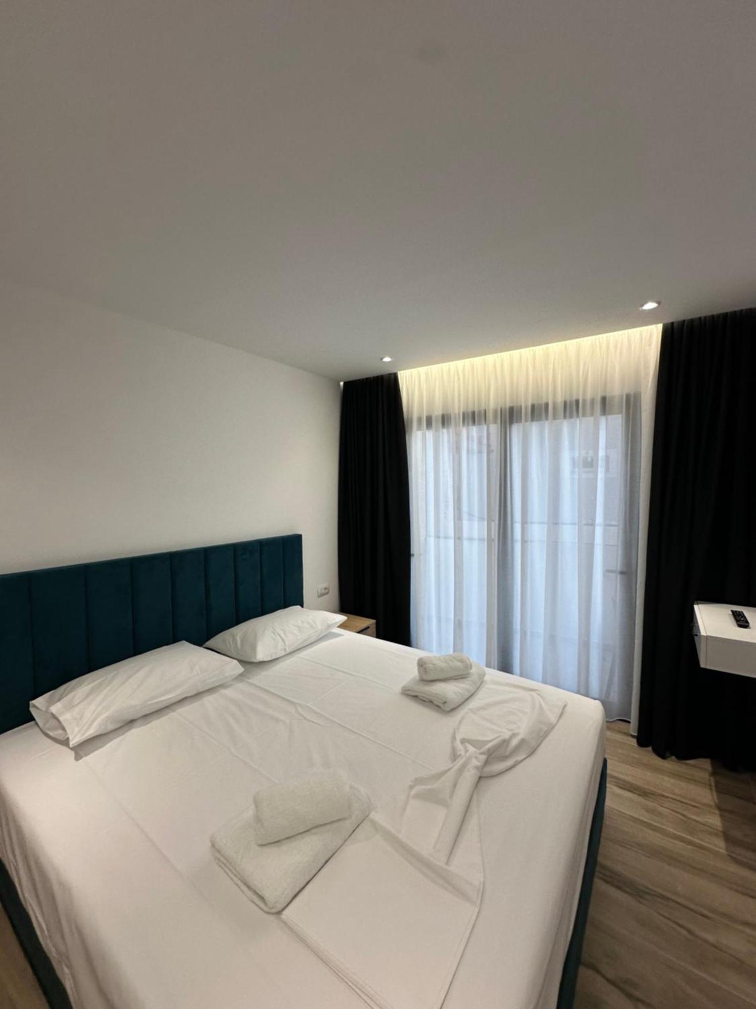 Io'S Apartments Sarandë Eksteriør bilde