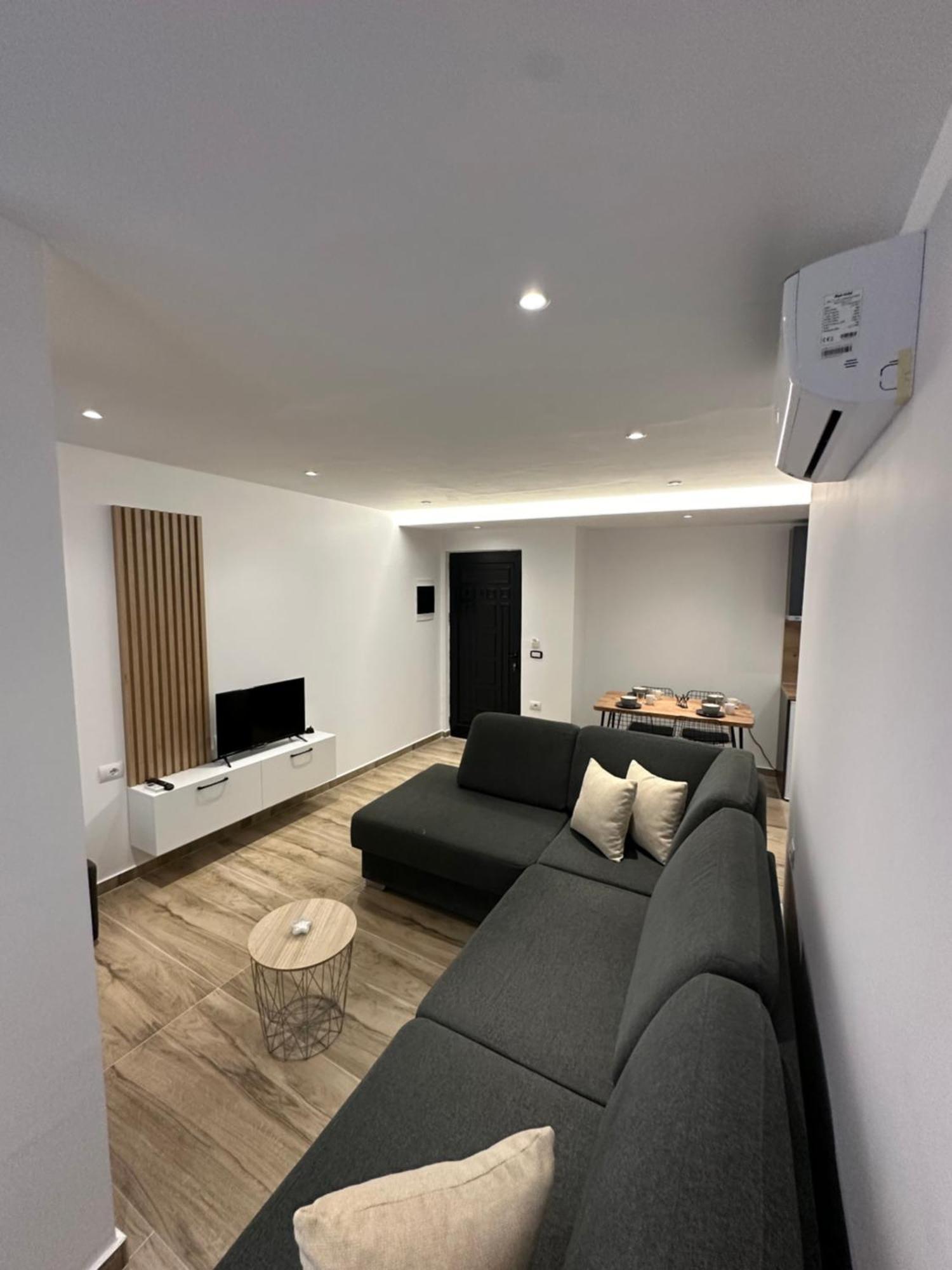Io'S Apartments Sarandë Eksteriør bilde