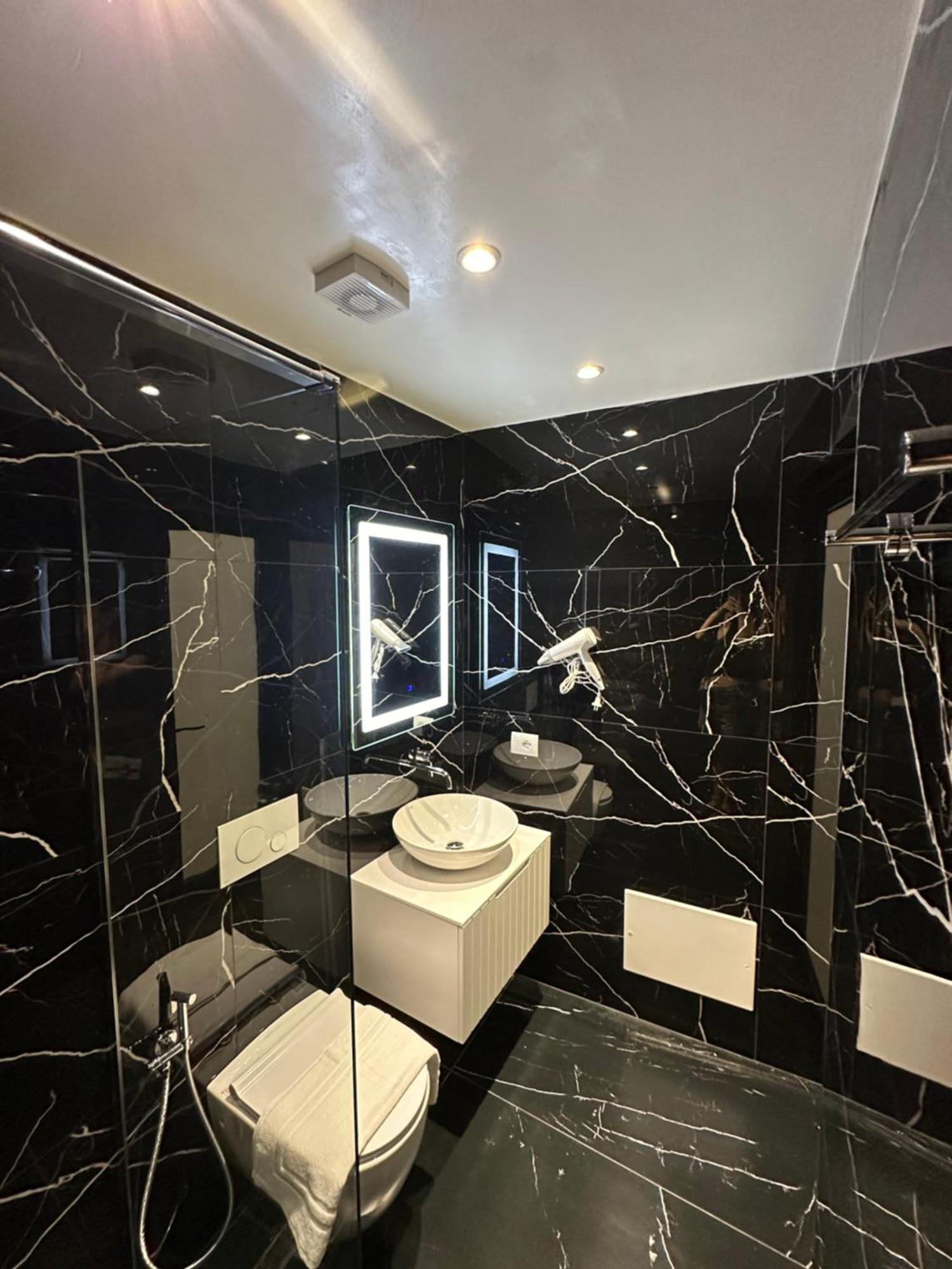 Io'S Apartments Sarandë Eksteriør bilde