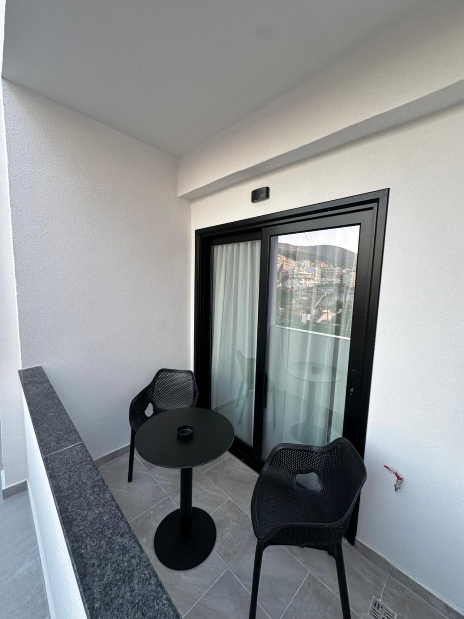 Io'S Apartments Sarandë Eksteriør bilde