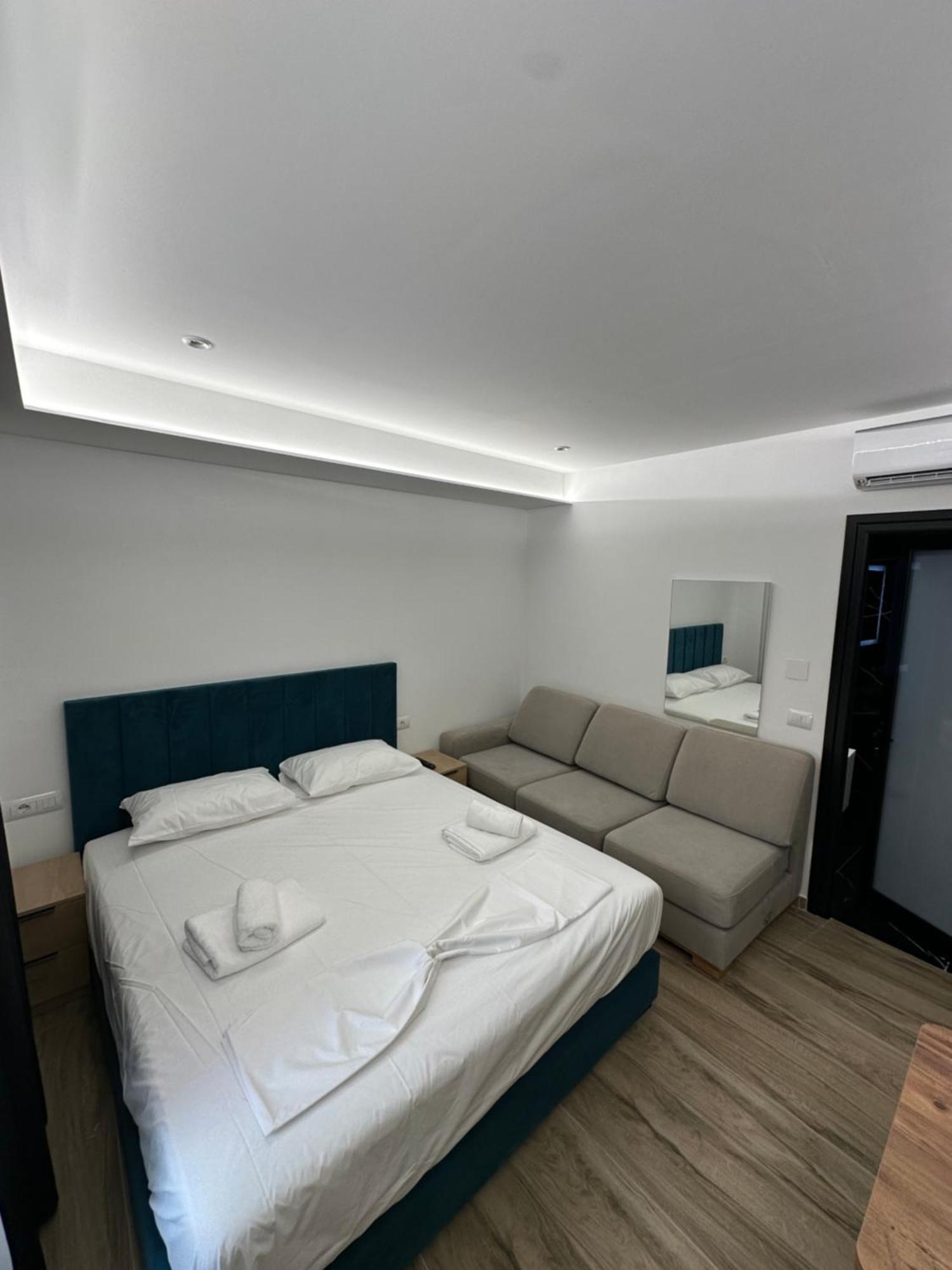 Io'S Apartments Sarandë Eksteriør bilde