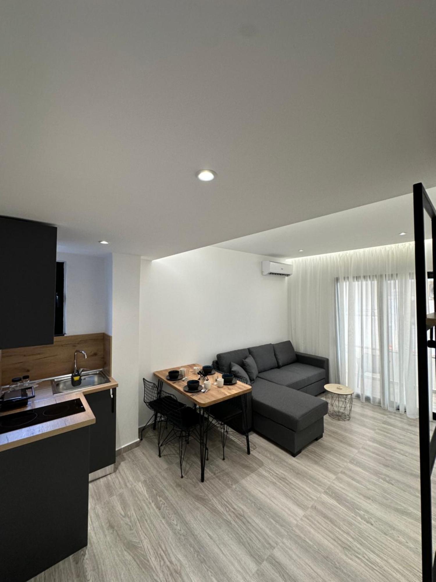 Io'S Apartments Sarandë Eksteriør bilde