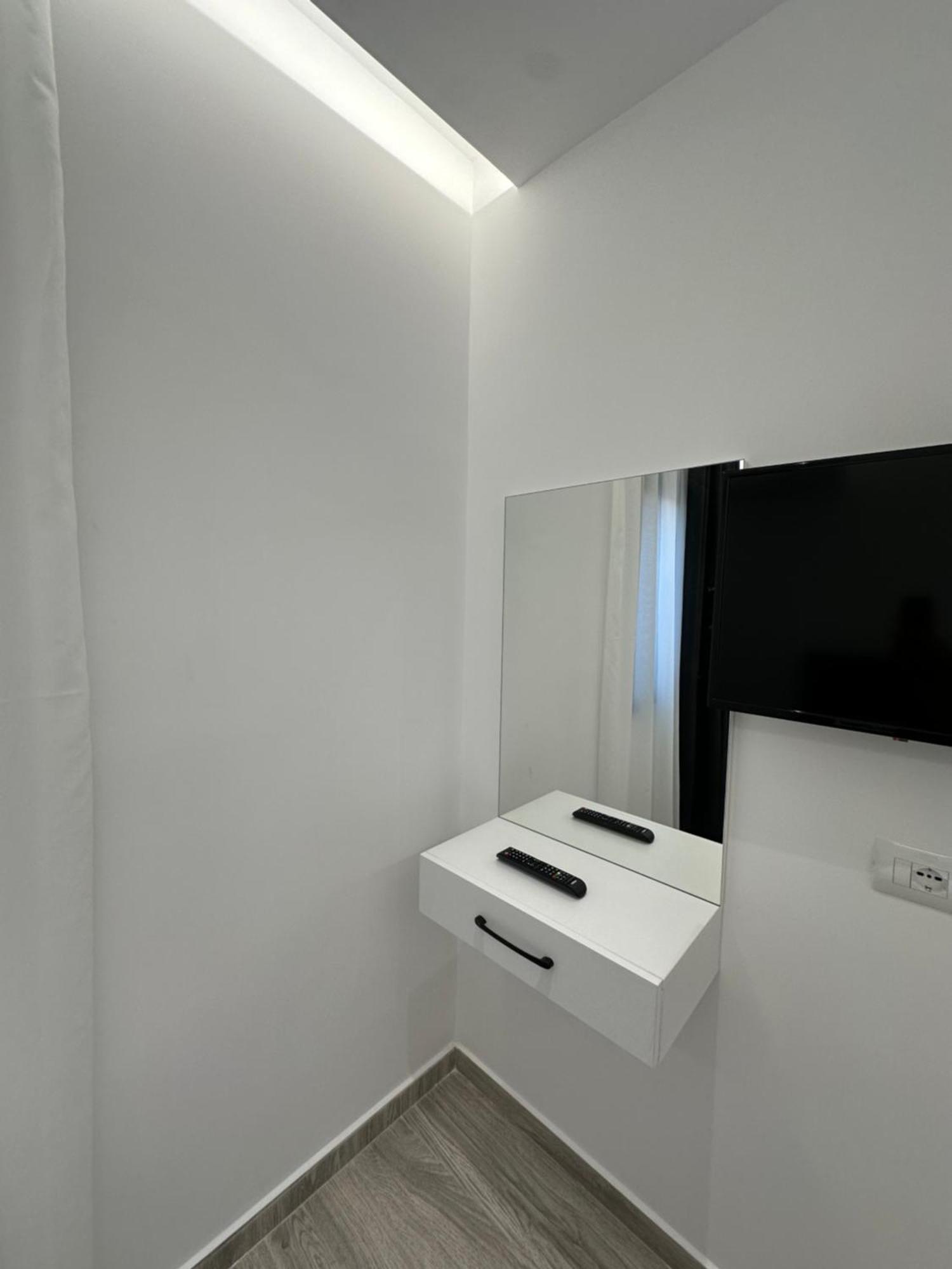 Io'S Apartments Sarandë Eksteriør bilde