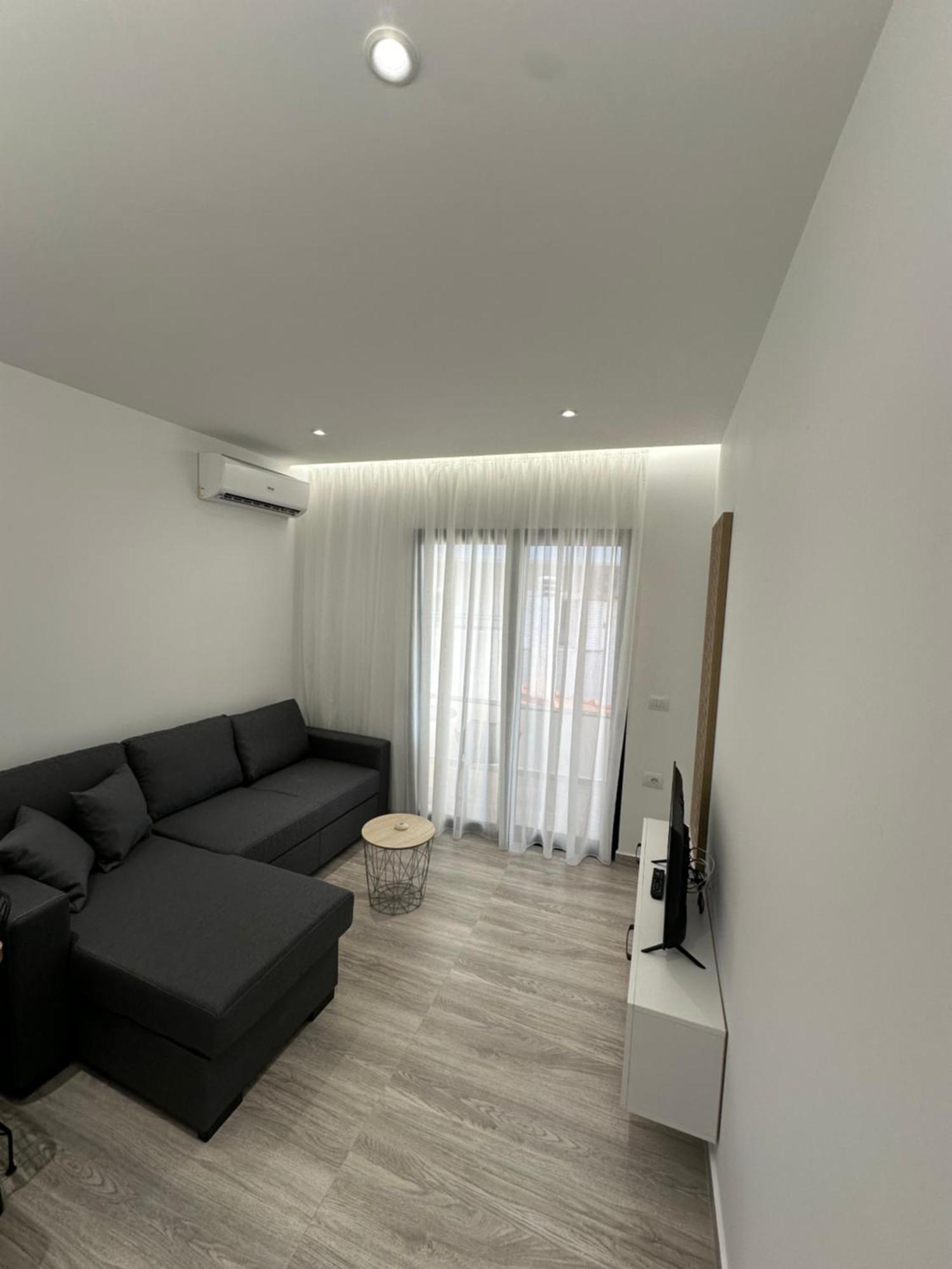 Io'S Apartments Sarandë Eksteriør bilde