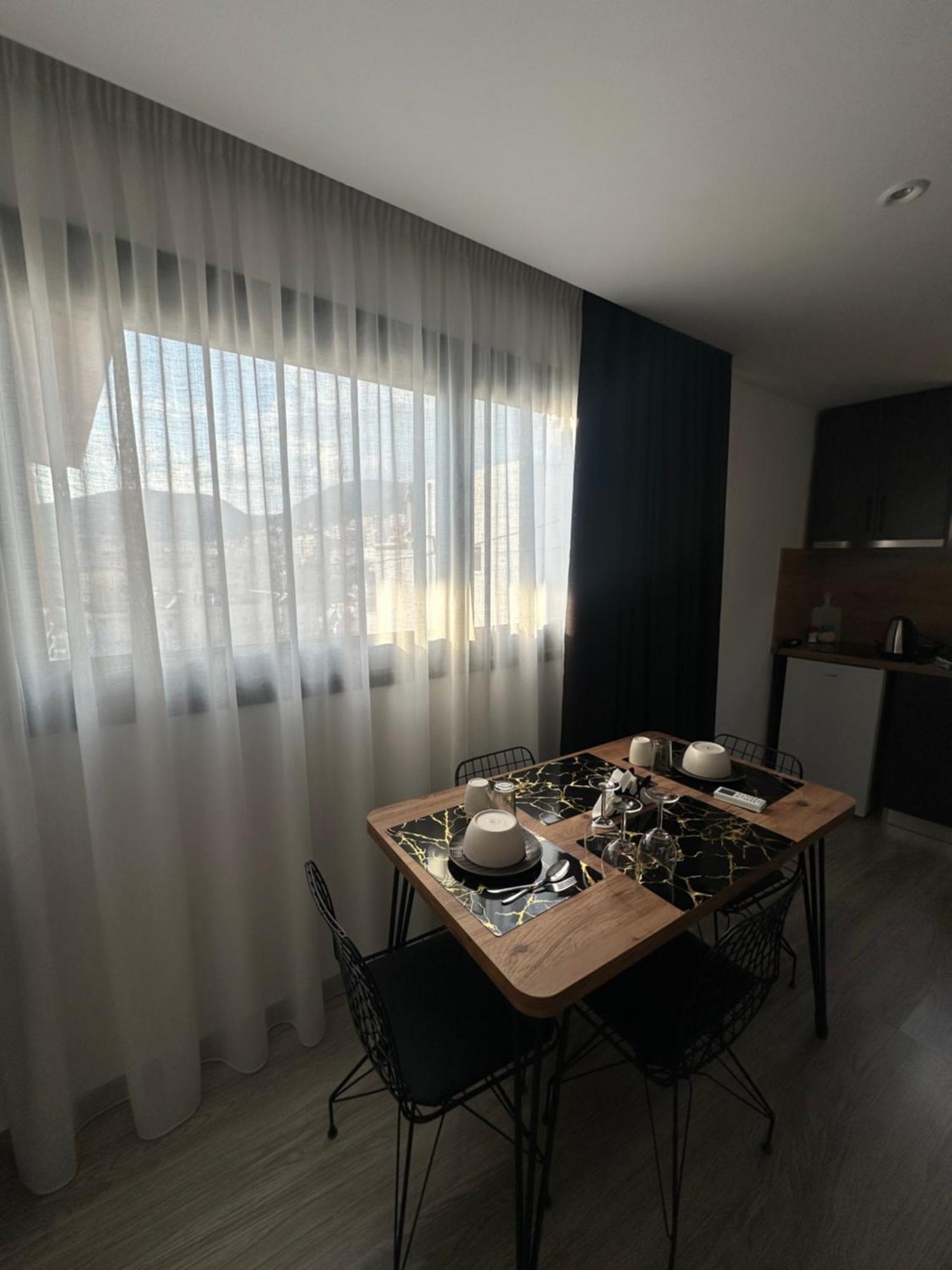 Io'S Apartments Sarandë Eksteriør bilde